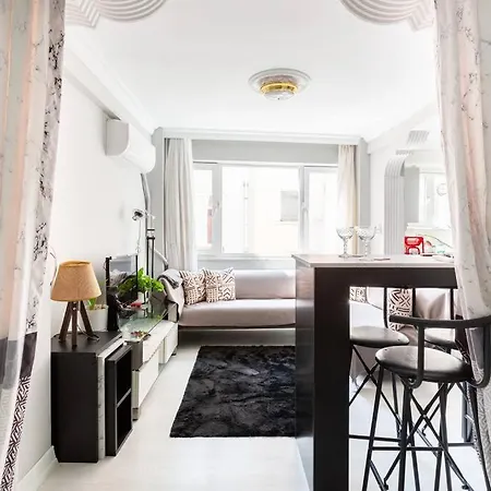 아파트 Practical And Cozy Flat Near Taksim Istikal *