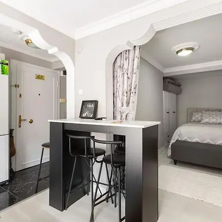 아파트 Practical And Cozy Flat Near Taksim Istikal *